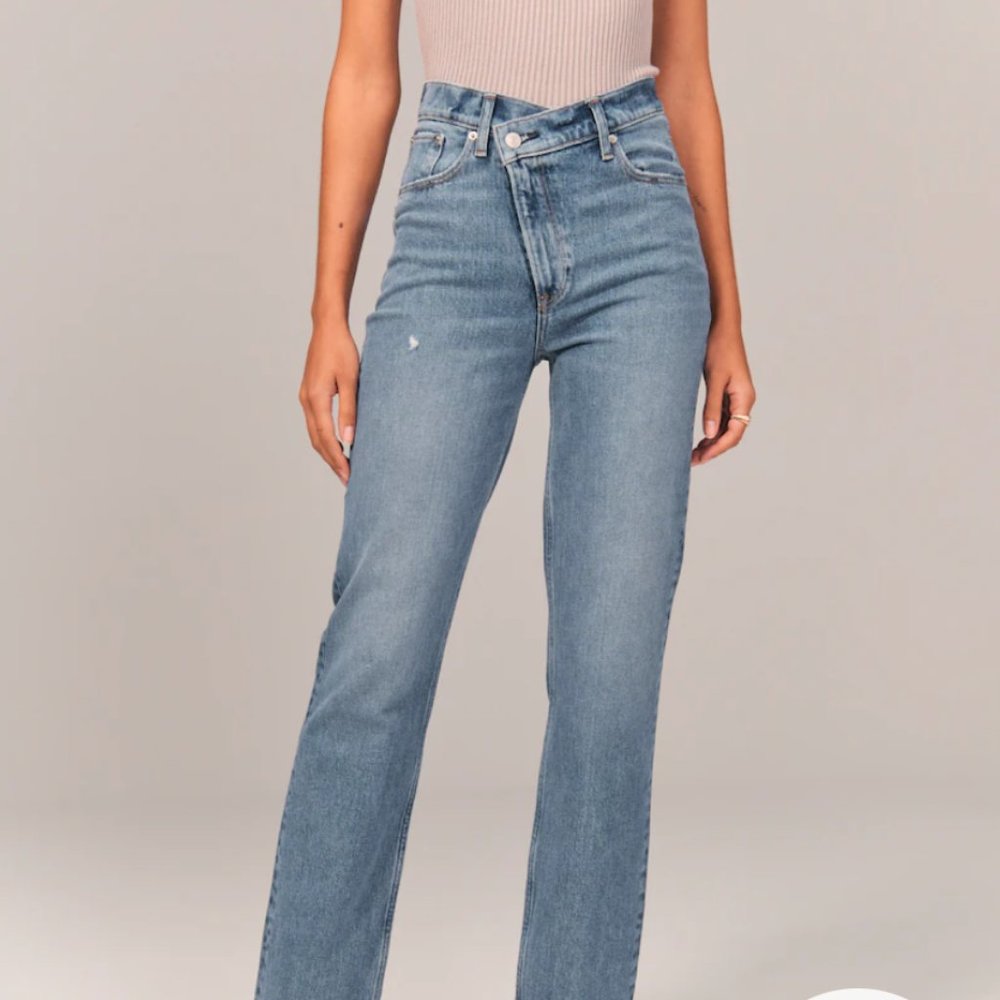 Abercrombie Ultra High Rise 90s Straight Jean